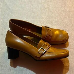 Talbots Women’s Light Brown Leather Heeled Loafers w/ Design Size 8.5